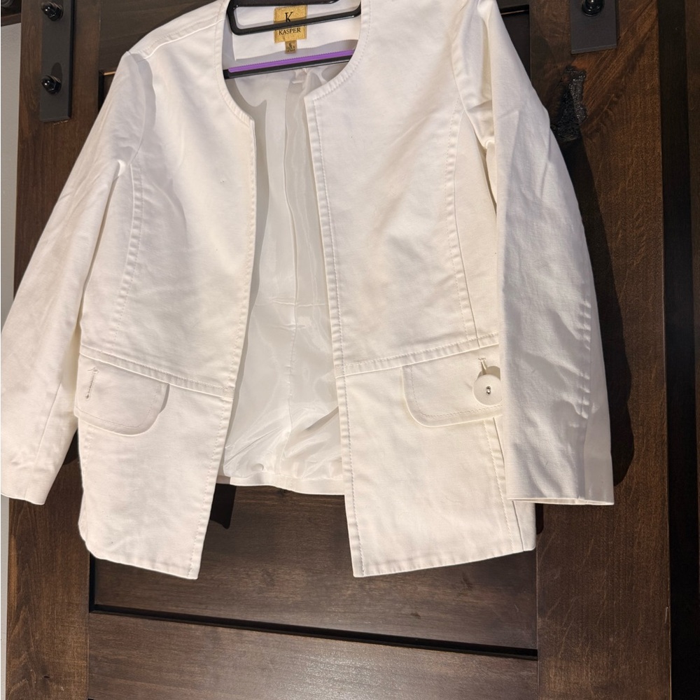 Kasper Women's White Blazer with Buttoned Pockets
